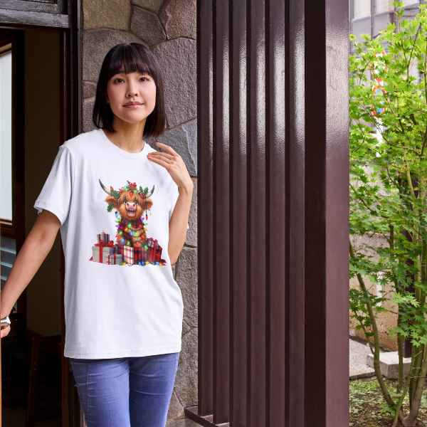 Christmas Highland Cow With Presents T-Shirt