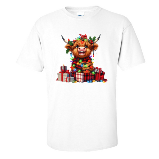 Christmas Highland Cow With Presents T-Shirt